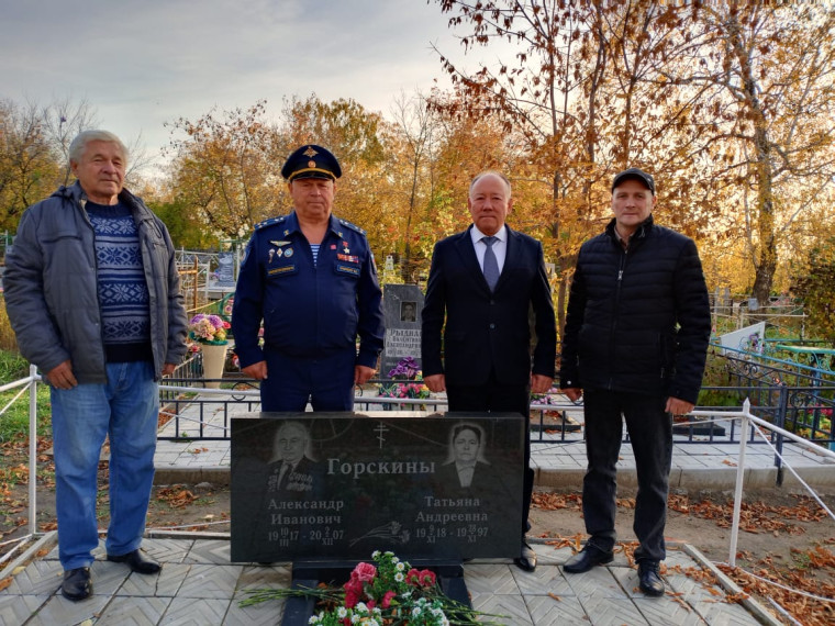 Герой рассказывает о подвигах. Герой рассказывает о подвигах.